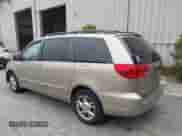 2004 Toyota Sienna XLE z VIN 5TDBA22C64S015095, wystawiony jako IAAI lot #43271708 z przebiegiem 141 821 mil mil oraz . Historia ofert i sprzedaży dostępna na DreamBid. Obrazek 3.