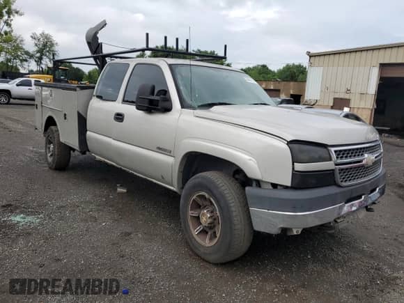 2005 Chevrolet Silverado 3500 z VIN 1GBHK39U65E184282, wystawiony jako Copart lot #80160925 z przebiegiem 283 383 mil mil oraz Nie do naprawy • Non repairable. Historia ofert i sprzedaży dostępna na DreamBid. Obrazek 1.