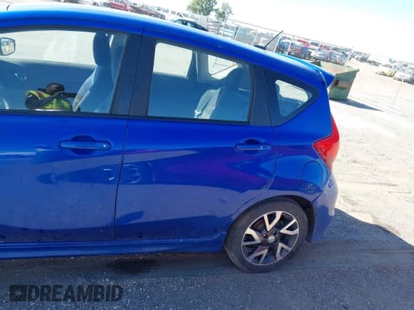 2015 Nissan Note S with VIN 3N1CE2CP7FL363381, listed as a IAAI auction lot 43075695 with 211,559 mi miles and . Bid and sale history available at DreamBid. Image 15.