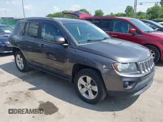 2015 Jeep Compass Latitude z VIN 1C4NJDEB0FD413042, wystawiony jako IAAI lot #42822660 z przebiegiem 124 368 mil mil oraz . Historia ofert i sprzedaży dostępna na DreamBid. Obrazek 1.