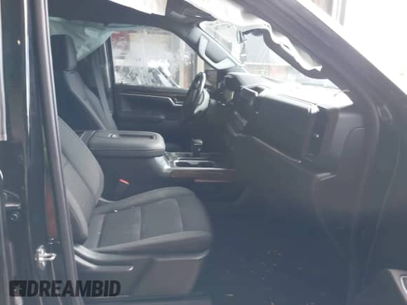 2022 Chevrolet Silverado 1500 RST with VIN 1GCUDEET8NZ622077, listed as a IAAI auction lot 42713780 with 46,022 mi miles and . Bid and sale history available at DreamBid. Image 5.