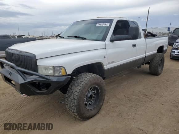 2002 Dodge 3500 with VIN 1B7MF33601J519613, listed as a Copart auction lot 76549484 with 192,593 mi miles and Non repairable. Bid and sale history available at DreamBid. Image 1.