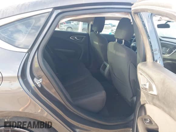 2015 Chrysler 200 LX с VIN 1C3CCCFB4FN560845, выставлен на аукционе IAAI как лот 42513171 с пробегом 83 886 миль миль и . История ставок и продаж доступна на DreamBid. Изображение 8.