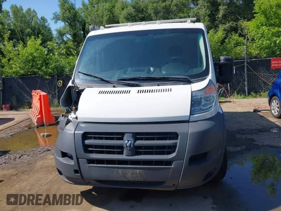 2016 Ram ProMaster Cargo z VIN 3C6TRVAGXGE132994, wystawiony jako IAAI lot #42539575 z przebiegiem 137 233 mil mil oraz . Historia ofert i sprzedaży dostępna na DreamBid. Obrazek 13.