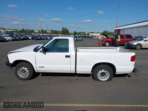 1995 Chevrolet S-10 with VIN 1GCCS1449S8232191, listed as a IAAI auction lot 42696740 with 101,072 mi miles and . Bid and sale history available at DreamBid. Image 15.