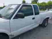 2003 Chevrolet S-10 LS с VIN 1GCCS19X538175721, выставлен на аукционе IAAI как лот 42881022 с пробегом 212 835 миль миль и . История ставок и продаж доступна на DreamBid. Изображение 6.
