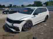 2022 Volkswagen Tiguan SE R-Line Black z VIN 3VV8B7AX7NM135547, wystawiony jako Copart lot #65703795 z przebiegiem 38 130 mil mil oraz Szkoda całkowita • Salvage title. Historia ofert i sprzedaży dostępna na DreamBid. Obrazek 1.