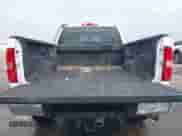 2013 Chevrolet Silverado 2500HD Work Truck z VIN 1GC1KVC85DF123549, wystawiony jako IAAI lot #41683756 z przebiegiem 150 572 mil mil oraz . Historia ofert i sprzedaży dostępna na DreamBid. Obrazek 17.