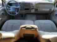 1998 Chevrolet Silverado 1500 z VIN 1GCEK19R6WE108741, wystawiony jako Copart lot #84901375 z przebiegiem 245 863 mil mil oraz Szkoda całkowita • Salvage title. Historia ofert i sprzedaży dostępna na DreamBid. Obrazek 8.
