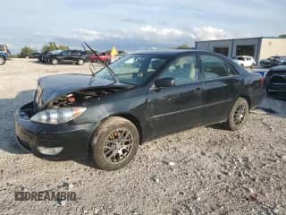 2005 Toyota Camry XLE с VIN 4T1BF30K45U105999, выставлен на аукционе Copart как лот 81380785 с пробегом 132 565 миль миль и Чистый • Clean title. История ставок и продаж доступна на DreamBid. Изображение 1.