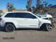 2018 Jeep Grand Cherokee Laredo E z VIN 1C4RJFAGXJC353073, wystawiony jako IAAI lot #41380622 z przebiegiem 85 365 mil mil oraz . Historia ofert i sprzedaży dostępna na DreamBid. Obrazek 14.