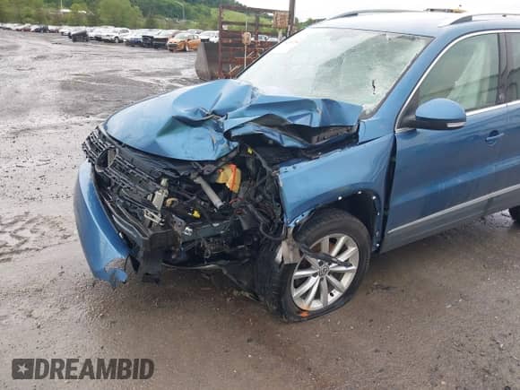 2017 Volkswagen Tiguan Wolfsburg Edition with VIN WVGSV7AX7HK007652, listed as a IAAI auction lot 42334750 with 62,177 mi miles and . Bid and sale history available at DreamBid. Image 6.