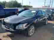 2012 Nissan Maxima SV z VIN 1N4AA5AP0CC869796, wystawiony jako IAAI lot #43137261 z przebiegiem 135 291 mil mil oraz . Historia ofert i sprzedaży dostępna na DreamBid. Obrazek 2.