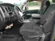 2013 Toyota Tundra с VIN 5TFDM5F17DX046358, выставлен на аукционе Copart как лот 56028055 с пробегом 165 881 миль миль и Списание • Salvage title. История ставок и продаж доступна на DreamBid. Изображение 7.