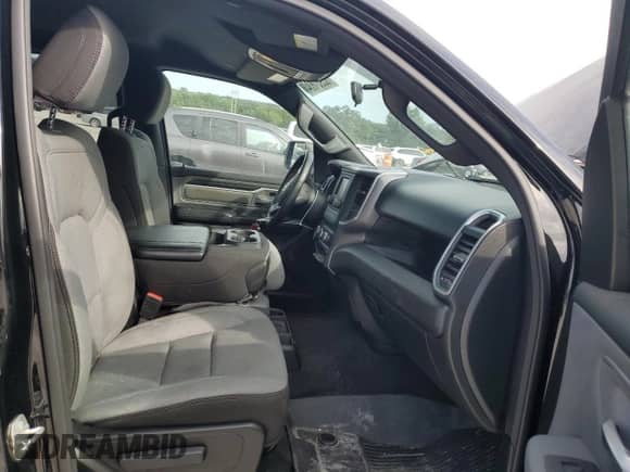 2023 Ram 1500 Big Horn z VIN 1C6RREBG4PN608354, wystawiony jako Copart lot #65951834 z przebiegiem 39 841 mil mil oraz Szkoda całkowita • Salvage title. Historia ofert i sprzedaży dostępna na DreamBid. Obrazek 7.