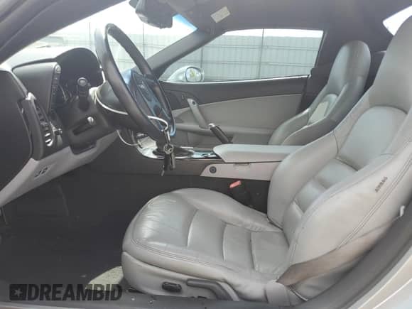 2005 Chevrolet Corvette с VIN 1G1YY34U655114646, выставлен на аукционе Copart как лот 51330415 с пробегом 34 154 миль миль и Чистый • Clean title. История ставок и продаж доступна на DreamBid. Изображение 7.