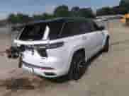 2022 Jeep Grand Cherokee Summit Reserve z VIN 1C4RJHEG8N8588988, wystawiony jako IAAI lot #42059989 z przebiegiem 51 699 mil mil oraz . Historia ofert i sprzedaży dostępna na DreamBid. Obrazek 4.