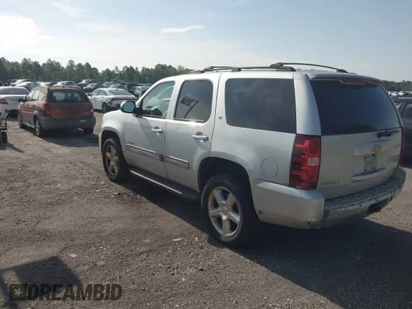 2013 Chevrolet Tahoe LT with VIN 1GNSKBE04DR255492, listed as a IAAI auction lot 42795132 with 288,535 mi miles and . Bid and sale history available at DreamBid. Image 3.