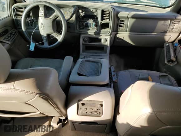 2006 Chevrolet Suburban LT z VIN 3GNGC26U66G132011, wystawiony jako Copart lot #84017714 z przebiegiem Nie podano mil oraz Czysty tytuł • Clean title. Historia ofert i sprzedaży dostępna na DreamBid. Obrazek 8.