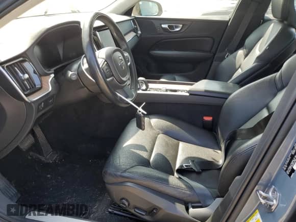 2022 Volvo S60 Momentum z VIN 7JRL12TZ1NG175745, wystawiony jako Copart lot #68424635 z przebiegiem 95 232 mil mil oraz Szkoda całkowita • Salvage title. Historia ofert i sprzedaży dostępna na DreamBid. Obrazek 7.