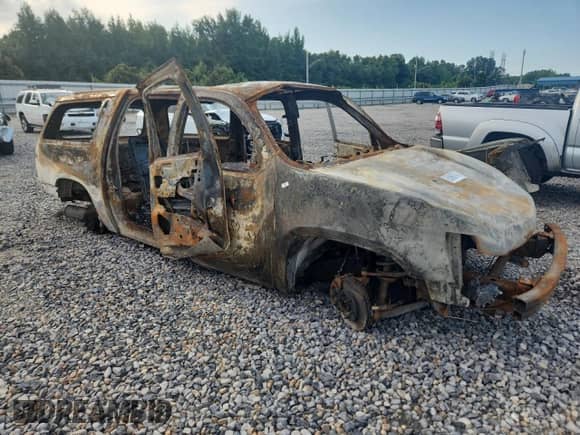 2013 Chevrolet Suburban LT с VIN 1GNSCJE03DR164804, выставлен на аукционе Copart как лот 65966745 с пробегом Не указан миль и На запчасти • Non repairable. История ставок и продаж доступна на DreamBid. Изображение 4.