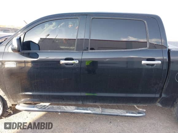 2017 Toyota Tundra Platinum с VIN 5TFAY5F13HX640538, выставлен на аукционе IAAI как лот 42990915 с пробегом 145 304 миль миль и . История ставок и продаж доступна на DreamBid. Изображение 14.
