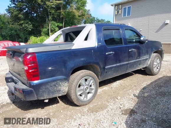 2009 Chevrolet Avalanche LTZ z VIN 3GNFK32089G229223, wystawiony jako IAAI lot #42824520 z przebiegiem 198 716 mil mil oraz . Historia ofert i sprzedaży dostępna na DreamBid. Obrazek 4.