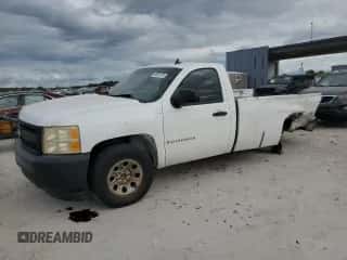 2007 Chevrolet Silverado 1500 Work Truck с VIN 1GCEC14C87E545965, выставлен на аукционе Copart как лот 86504165 с пробегом 131 159 миль миль и Списание • Salvage title. История ставок и продаж доступна на DreamBid. Изображение 1.