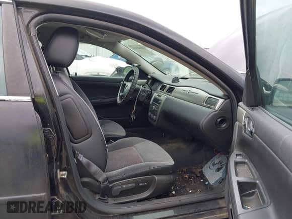 2012 Chevrolet Impala Police Police z VIN 2G1WD5E33C1178288, wystawiony jako IAAI lot #42121101 z przebiegiem 160 205 mil mil oraz . Historia ofert i sprzedaży dostępna na DreamBid. Obrazek 5.