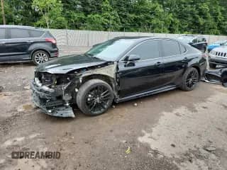 2022 Toyota Camry Hybrid XSE z VIN 4T1K31AK1NU578366, wystawiony jako Copart lot #62702435 z przebiegiem 110 299 mil mil oraz Szkoda całkowita • Salvage title. Historia ofert i sprzedaży dostępna na DreamBid. Obrazek 1.