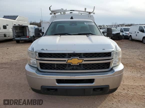 2012 Chevrolet Silverado 2500HD Work Truck z VIN 1GB0CVCG6CF207060, wystawiony jako Copart lot #43823875 z przebiegiem 166 046 mil mil oraz Czysty tytuł • Clean title. Historia ofert i sprzedaży dostępna na DreamBid. Obrazek 5.