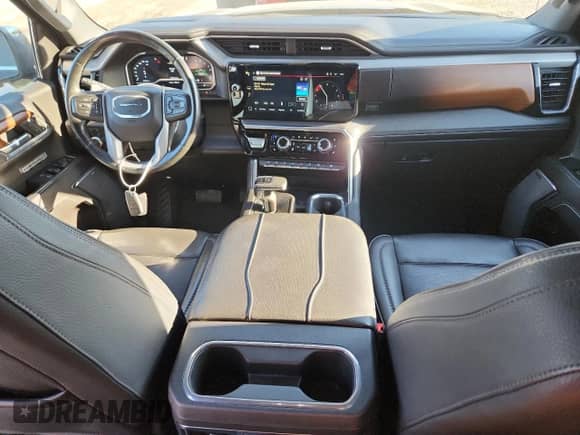 2023 GMC Sierra 1500 Denali z VIN 3GTUUGED6PG252528, wystawiony jako Copart lot #69630655 z przebiegiem 22 590 mil mil oraz Nie do naprawy • Non repairable. Historia ofert i sprzedaży dostępna na DreamBid. Obrazek 8.