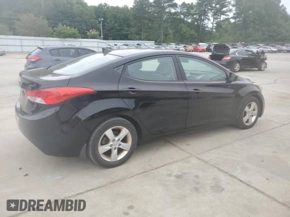 2013 Hyundai Elantra GLS z VIN KMHDH4AE0DU628551, wystawiony jako Copart lot #59375705 z przebiegiem 120 722 mil mil oraz Szkoda całkowita • Salvage title. Historia ofert i sprzedaży dostępna na DreamBid. Obrazek 3.