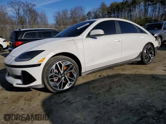 2023 Hyundai Ioniq 6 SEL с VIN KMHM34AA7PA021936, выставлен на аукционе Copart как лот 42296684 с пробегом 5 962 миль миль и . История ставок и продаж доступна на DreamBid. Изображение 1.