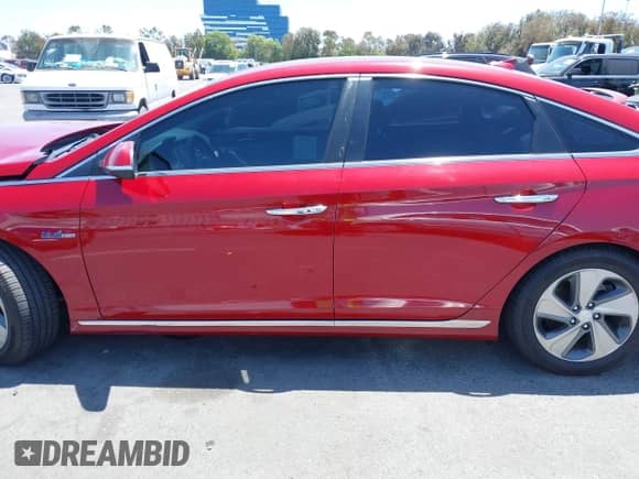 2016 Hyundai Sonata Limited with VIN KMHE34L18GA033465, listed as a IAAI auction lot 42532686 with 123,170 mi miles and . Bid and sale history available at DreamBid. Image 15.