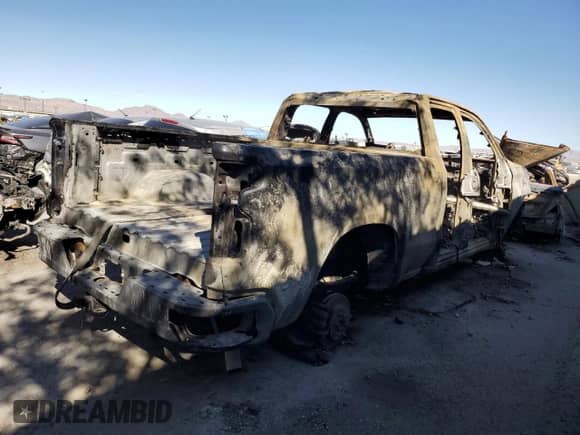 2021 Chevrolet Silverado 1500 RST с VIN 1GCRYEEK2MZ416835, выставлен на аукционе Copart как лот 62431315 с пробегом Не указан миль и На запчасти • Non repairable. История ставок и продаж доступна на DreamBid. Изображение 3.