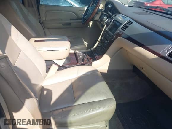 2009 Cadillac Escalade ESV with VIN 1GYFK26279R270175, listed as a IAAI auction lot 42349456 with 189,172 mi miles and . Bid and sale history available at DreamBid. Image 5.