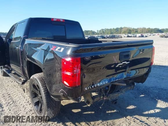 2018 Chevrolet Silverado 1500 LT z VIN 3GCUKRECXJG276511, wystawiony jako IAAI lot #43460009 z przebiegiem 151 453 mil mil oraz . Historia ofert i sprzedaży dostępna na DreamBid. Obrazek 6.