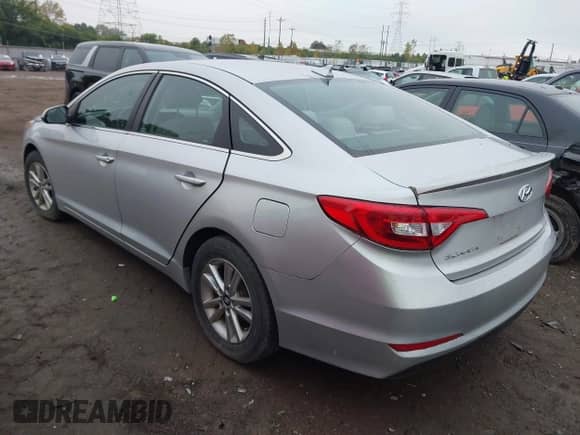 2015 Hyundai Sonata SE с VIN 5NPE24AF9FH127478, выставлен на аукционе IAAI как лот 43284460 с пробегом 131 133 миль миль и . История ставок и продаж доступна на DreamBid. Изображение 3.