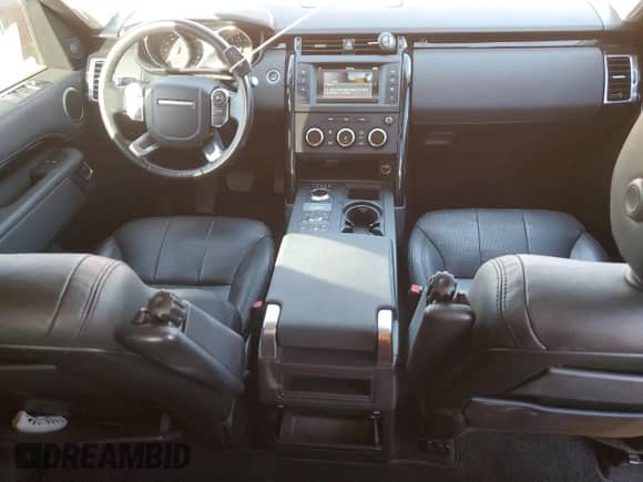 2017 Land Rover Discovery SE z VIN SALRGBBV8HA046875, wystawiony jako Copart lot #87303125 z przebiegiem 111 874 mil mil oraz Czysty tytuł • Clean title. Historia ofert i sprzedaży dostępna na DreamBid. Obrazek 8.