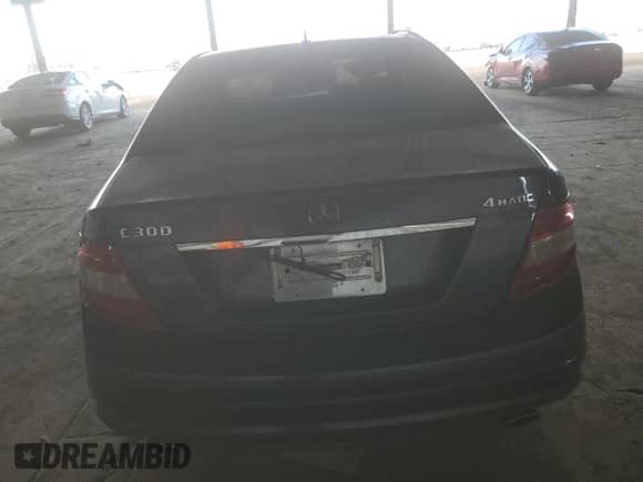2011 Mercedes-Benz C 300 Sport z VIN WDDGF8BB9BR156620, wystawiony jako Copart lot #85913575 z przebiegiem Nie podano mil oraz Szkoda całkowita • Salvage title. Historia ofert i sprzedaży dostępna na DreamBid. Obrazek 6.