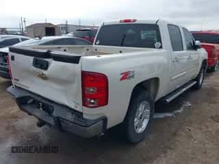 2011 Chevrolet Silverado 1500 LT z VIN 3GCPKSE38BG358968, wystawiony jako IAAI lot #43393436 z przebiegiem 187 947 mil mil oraz . Historia ofert i sprzedaży dostępna na DreamBid. Obrazek 4.