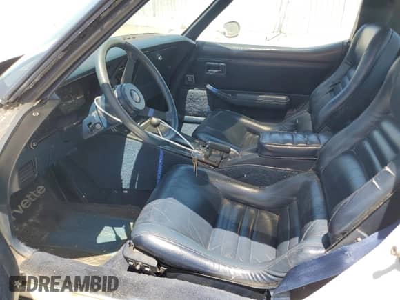 1981 Chevrolet Corvette с VIN 1G1AY8768BS430915, выставлен на аукционе Copart как лот 59039315 с пробегом 76 396 миль миль и Чистый • Clean title. История ставок и продаж доступна на DreamBid. Изображение 7.