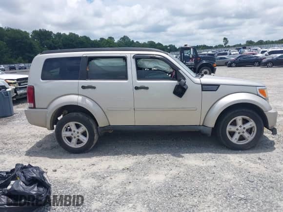 2009 Dodge Nitro SE z VIN 1D8GT28K79W532123, wystawiony jako IAAI lot #42627816 z przebiegiem 227 864 mil mil oraz . Historia ofert i sprzedaży dostępna na DreamBid. Obrazek 13.