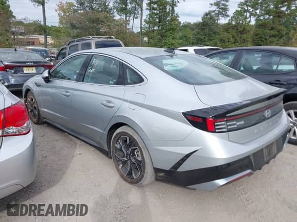 2025 Hyundai Sonata SEL z VIN KMHL64JA4SA485620, wystawiony jako IAAI lot #43387929 z przebiegiem 14 958 mil mil oraz . Historia ofert i sprzedaży dostępna na DreamBid. Obrazek 14.