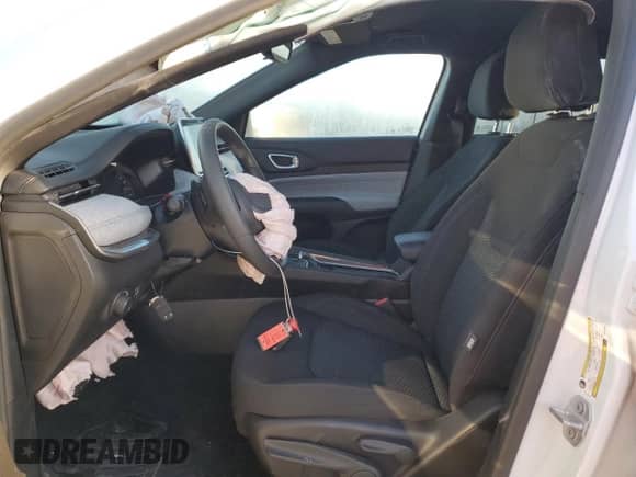 2025 Jeep Compass Sport z VIN 3C4NJDAN9ST516030, wystawiony jako Copart lot #52292005 z przebiegiem 2 094 mil mil oraz Szkoda całkowita • Salvage title. Historia ofert i sprzedaży dostępna na DreamBid. Obrazek 7.