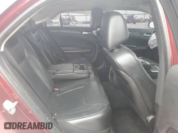 2016 Chrysler 300 Anniversary Edition с VIN 2C3CCAAG6GH175465, выставлен на аукционе Copart как лот 56575585 с пробегом 184 041 миль миль и На запчасти • Non repairable. История ставок и продаж доступна на DreamBid. Изображение 10.