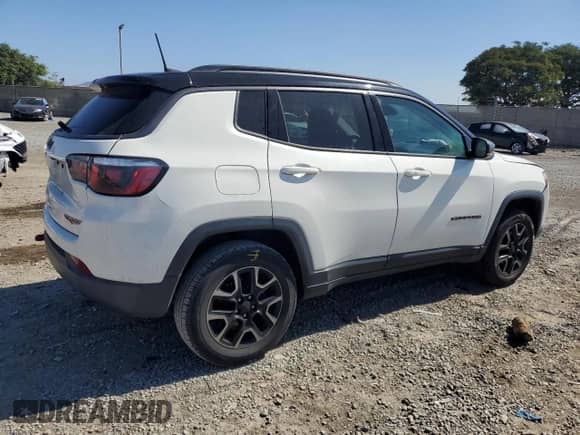 2019 Jeep Compass Trailhawk z VIN 3C4NJDDB0KT709670, wystawiony jako Copart lot #84705395 z przebiegiem 65 589 mil mil oraz Szkoda całkowita • Salvage title. Historia ofert i sprzedaży dostępna na DreamBid. Obrazek 3.