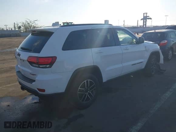 2021 Jeep Grand Cherokee Trailhawk z VIN 1C4RJFLG5MC565316, wystawiony jako IAAI lot #41402435 z przebiegiem 69 261 mil mil oraz . Historia ofert i sprzedaży dostępna na DreamBid. Obrazek 4.