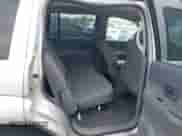 2005 Dodge Durango SXT z VIN 1D4HD38N95F620412, wystawiony jako IAAI lot #42455965 z przebiegiem 162 477 mil mil oraz . Historia ofert i sprzedaży dostępna na DreamBid. Obrazek 8.